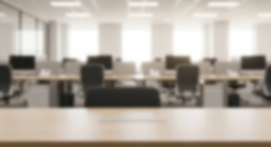 Modern Ofis Boşluğu Bulanık çalışma alanı ile parlak masa temizleme sandalyeleri.