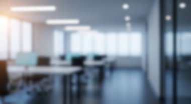 Sandalyeli masalarla bulanık modern ofis içi ve pencere ışığı.