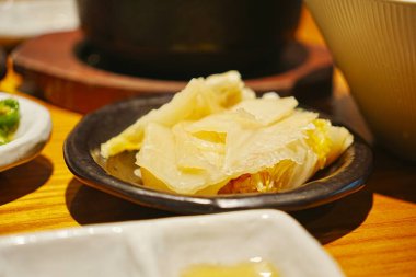 Tabakta zencefil dilimleri