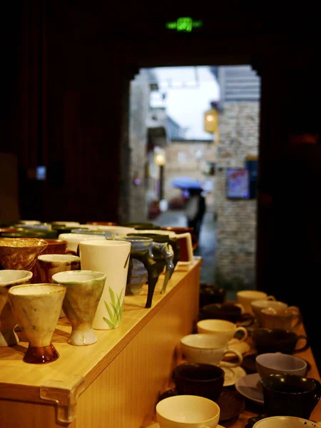 Kapalı alanlarda seramik bardaklar