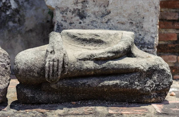 Tayland 'daki Ayutthaya Tarihi Parkında Antik Kalıntılar