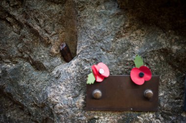 Kanchanaburi, Tayland 'da 2. Dünya Savaşı' ndan kalma tarihi bir demiryolu olan Hellfire Pass, müttefik savaş esirleri ve Asyalı işçiler tarafından ağır koşullar altında inşa edilen ve Ölüm Demiryolu 'nun bir kısmını oluşturan önemli bir alan..