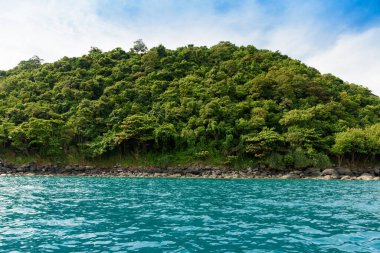Güzel Berrak Turkuaz Su Manzarası Mercan Adası (Koh Hae), Phuket, Tayland