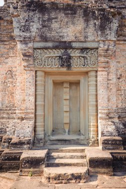 Doğu Mebon Tapınağı, Angkor arkeolojik kompleksindeki antik bir Khmer Hindu tapınağı, Siem Reap, Kamboçya.