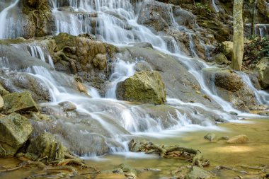 Pha Tad Şelalesi Srinakarin Baraj Ulusal Parkı, Kanchanaburi, Tayland