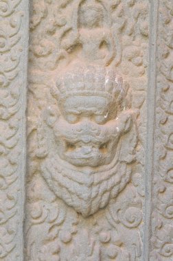 Kamboçya 'nın Roluos grubunda Angkor döneminden kalma bir Hindu tapınağı olan Preah Ko Tapınağı' nda klasik Khmer sanatı ve zanaatı sergileniyor..