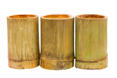 Şeffaf arkaplanda (PNG) ızgara pilav (khao lam), bambu tüplerinde hindistan cevizi sütüyle pişirilen geleneksel Tayland tatlısıdır. Asya gıda kavramları, ambalaj ve menü tasarımı için ideal.