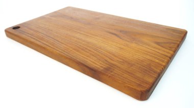 Dikdörtgen ahşap doğrama tahtası, doğal ahşap motifli, 20 mm kalınlığında, pişirme aletleri için güvenli, beyaz arka planda izole edilmiş.