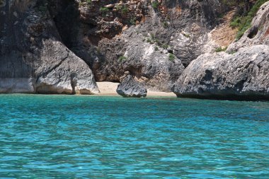 Sardinya, Baunei, İtalya, Avrupa 'daki Orosei Körfezi' nin eşsiz kayalıkları.