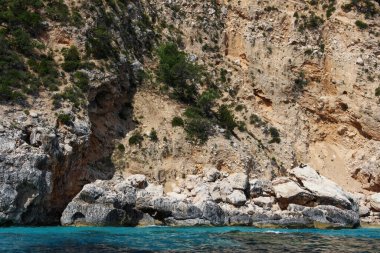 Sardinya, Baunei, İtalya, Avrupa 'daki Orosei Körfezi' nin eşsiz kayalıkları.
