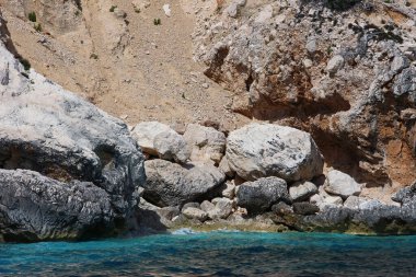 Sardinya, Baunei, İtalya, Avrupa 'daki Orosei Körfezi' nin eşsiz kayalıkları.