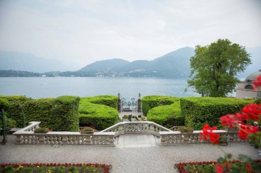 İtalya 'daki güzel göl manzarası