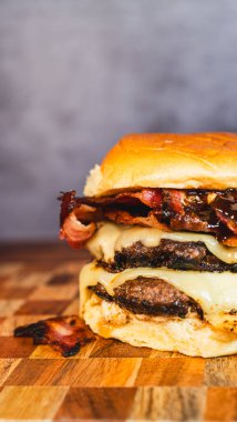 Masada leziz ızgara burger.