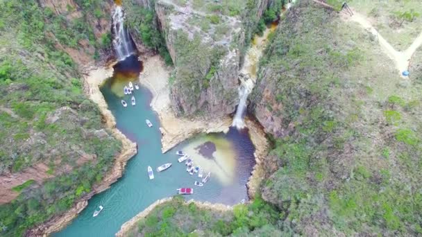 ファニャスのキャニオンの滝 ボートに乗る ベルヴェデーレとキャピトリオのマル ミナス ブラジルで最高の空中ビュー エコツーリズムのブラジルの観光地 — ストック動画