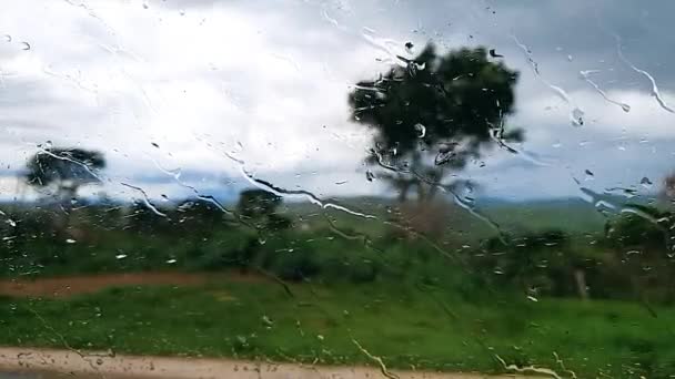 Slow Motion Video Drops Rainwater Running Glass Car While Traveling — Stock Video