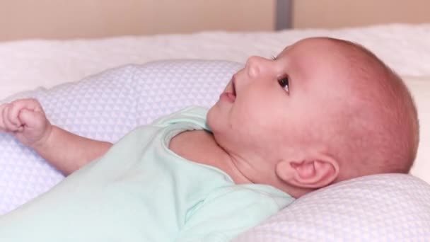 Baby Second Month Life Giving His First Smiles Mother Stimulus — Stock Video