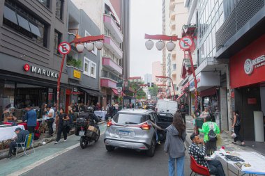 Sao Paulo SP, Brezilya - 2 Ekim 2025: Liberdade mahallesindeki Galvao Bueno Caddesi 'nde ticaret.
