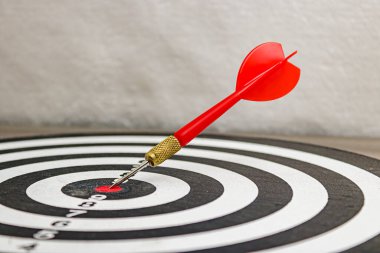 Tam isabet Dartboard 'a mükemmel nişan, hedef doğruluk konsepti, mükemmel isabet.
