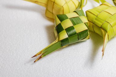 Bayram için geleneksel Ketupat Pirinç Kekleri. Geleneksel Asya Kültürü Malı. İslami kutlama. Yüksek kalite fotoğraf