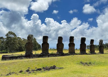 Ahu Akivi, denize bakan yedi moai heykeli, Paskalya Adası, Rapa Nui