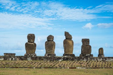 Ahu Vai Uri, Moai Tahai Tören Köyü, Paskalya Adası, Kasım 2025