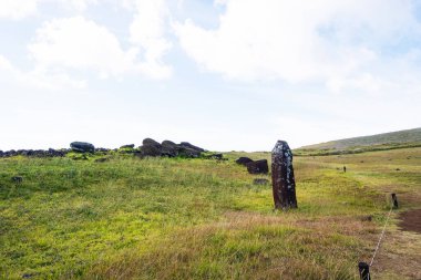 Ahu Vinapu, Moai kadın heykeli ve harabeleri. 2, Paskalya Adası, Kasım 2025