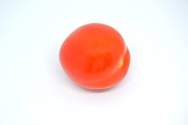Beyaz arkaplanda domates