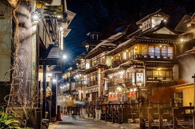 Yamagata Bölgesinde Ginzan Onsen Aydınlanması