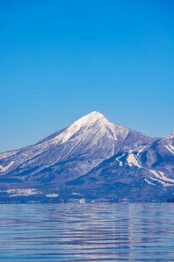 Fukushima 'daki Inawashiro Gölü' nden muhteşem manzaralar.