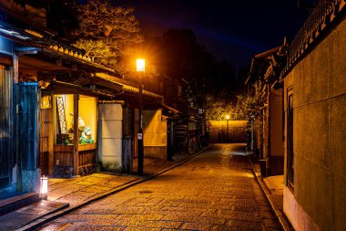 Kyoto 'nun büyüleyici eski sokakları.