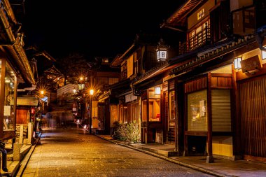 Kyoto 'nun büyüleyici eski sokakları.