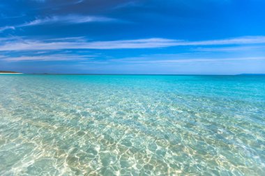 Hateruma Adası, Okinawa: Mavi gökyüzü ve Nishihama Sahili manzarası