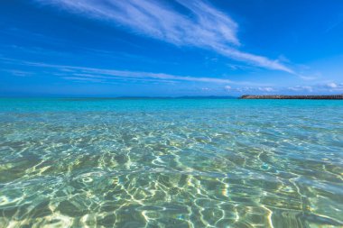 Hateruma Adası, Okinawa: Mavi gökyüzü ve Nishihama Sahili manzarası