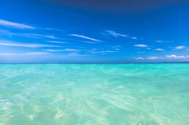 Hateruma Adası, Okinawa: Mavi gökyüzü ve Nishihama Sahili manzarası