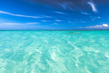 Hateruma Adası, Okinawa: Mavi gökyüzü ve Nishihama Sahili manzarası