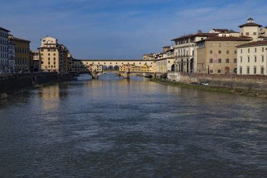 Ponte Vecchio, Ponte alle Grazie ve Lungarno Diaz 'dan sabah Floransa' da.