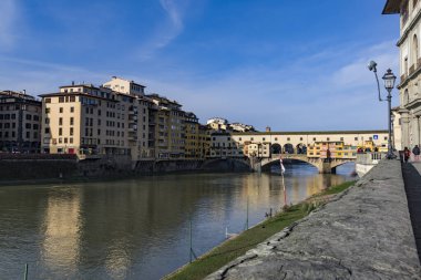 Ponte Vecchio, Ponte alle Grazie ve Lungarno Diaz 'dan sabah Floransa' da.