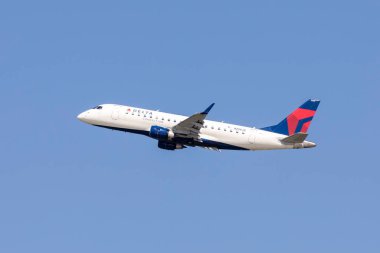 RDU havaalanındaki Delta Havayolları Kuzey Carolina 9 / 3 / 2020