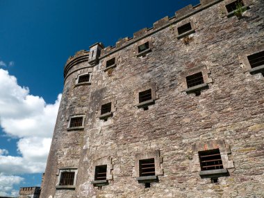 Eski Kelt kale duvarları, İrlanda 'daki Cork City hapishanesi. Kale, kale arkaplanı