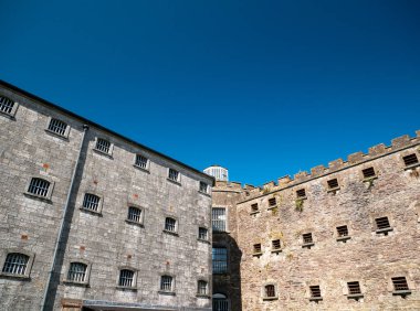 Eski Kelt kale duvarları, İrlanda 'daki Cork City hapishanesi. Kale, kale arkaplanı