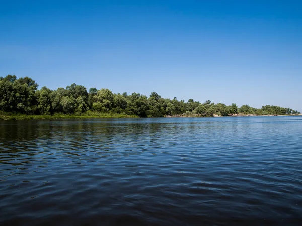 Ukrayna'da Desna Nehri. güzel yaz manzara