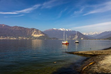 Verbania 'dan Maggiore Gölü üzerinden Feriolo, Piedmont, İtalya' ya