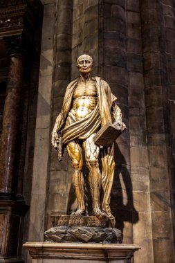 Milano Katedrali 'ndeki Aziz Bartholomew heykeli, canlı canlı derisi yüzüldü ve 16. yüzyıl heykeltraşı Marco d' Agrate tarafından yapıldı..