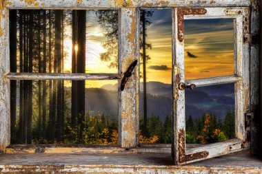 Tahta bir pencereden manzaraya bak.