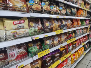 Malezya-16 Ocak 2026: Markalar ve aromalar süpermarket raflarında sergileniyor.