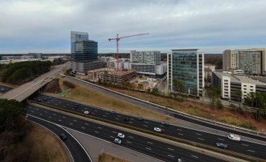 Yüksek Çözünürlük, Yüksek Açı Hava Aracı Kuzey Hills / Merkez Raleigh Kuzey Carolina Skyline ve Çevre Bölgesi