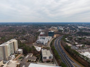Yüksek Çözünürlük, Yüksek Açı Hava Aracı Kuzey Hills / Merkez Raleigh Kuzey Carolina Skyline ve Çevre Bölgesi