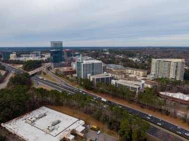 Yüksek Çözünürlük, Yüksek Açı Hava Aracı Kuzey Hills / Merkez Raleigh Kuzey Carolina Skyline ve Çevre Bölgesi