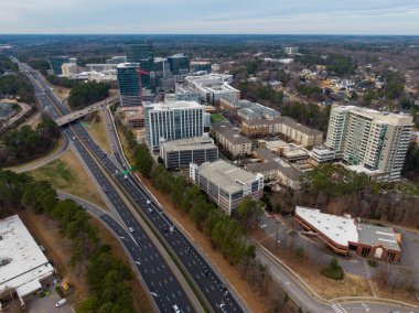 Yüksek Çözünürlük, Yüksek Açı Hava Aracı Kuzey Hills / Merkez Raleigh Kuzey Carolina Skyline ve Çevre Bölgesi