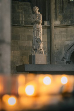Rouen Katedrali 'nin içindeki Jeanne d' Arc Heykeli (Notre-Dame de Rouen), Rouen, Normandiya Fransa